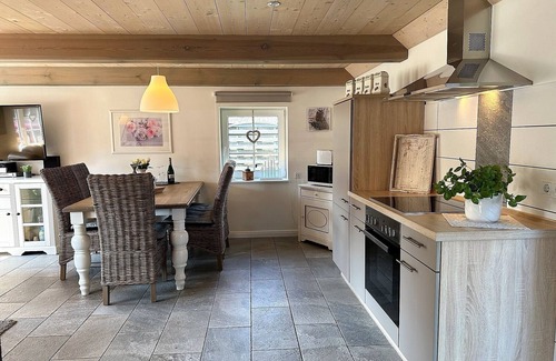 Grellsbull House | Jeppe Hus, Hunde Willkommen, Eingezäunt, Kamin, Wlan, Nordseenähe, Reetdach