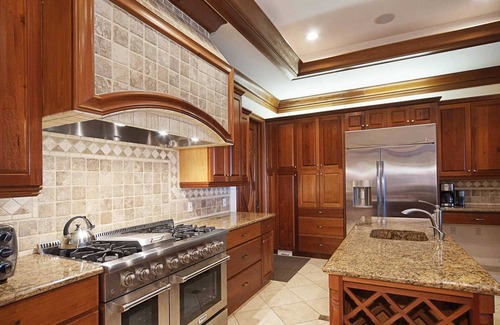 Yacht Club House | Jewel on the River