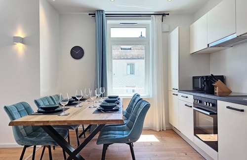 Montabaur House | Jewelhouse for 24 people - Central, Terrace, BBQ, Switch & Stream