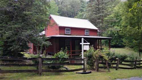 Luray House | Jewell Hollow Homestead