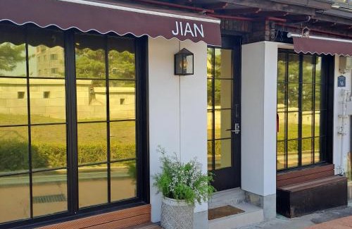 Gwanghui-dong House | Jian Hanok