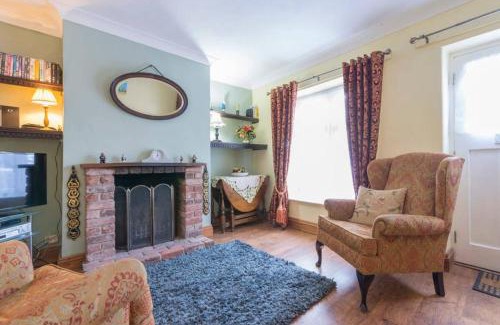 Holt House | Jims Cottage
