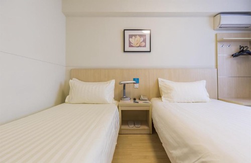 Nanchang Hotel | Jinjiang Inn - Metro Supermarket