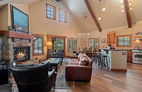 Tamarack Ski Chalet | JJ's Dream Chalet - Classic Chalet|Wood Fireplace, Great for Families