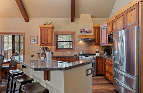 Tamarack Ski Chalet | JJ's Dream Chalet - Classic Chalet|Wood Fireplace, Great for Families
