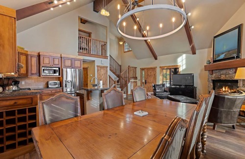 Tamarack Ski Chalet | JJ's Dream Chalet - Classic Chalet|Wood Fireplace, Great for Families