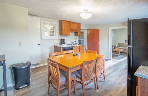 Keezletown House | JMU, Dog Friendly, Rec passes, Hiking!