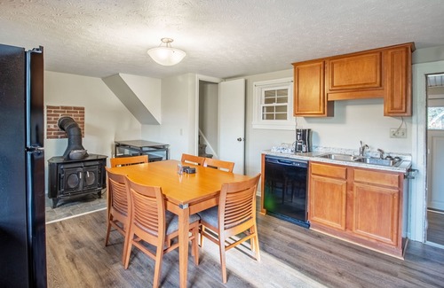 Keezletown House | JMU, Dog Friendly, Rec passes, Hiking!