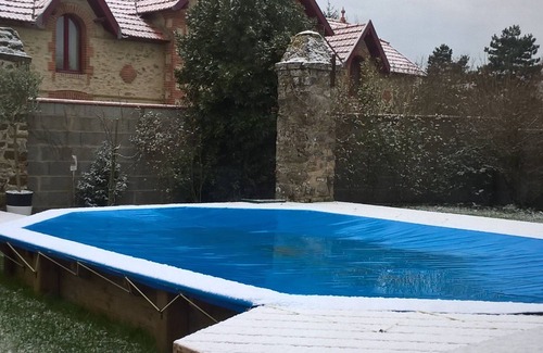 Saint-Philbert-de-Grand-Lieu House | Jolie et Grande Maison Pour Famille Nombreuse Avec Cheminée et Piscine