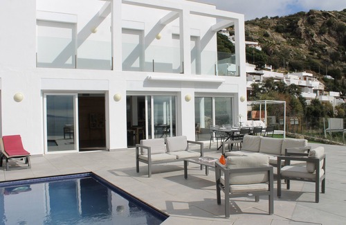 Almadraba-Canyelles Villa | Joan Margarit 84 B - Four Bedroom Villa, Sleeps 8