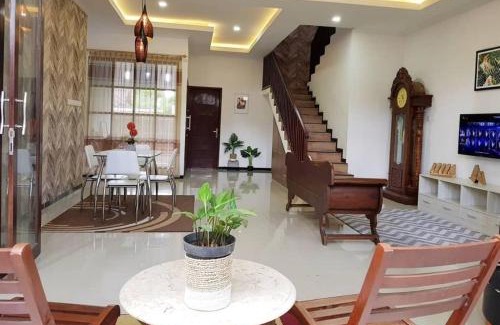 Dinoyo Villa | JOBO Guest House 4BR