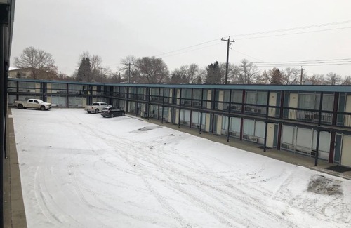 Northeast Edmonton Hotel | Jockey Motel