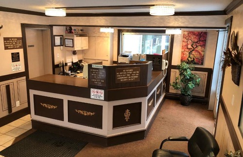 Northeast Edmonton Hotel | Jockey Motel