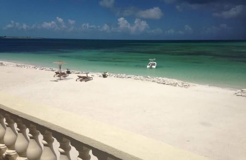 Sandy Point Villa | Jodo Estate Guest Villa - Sandy Point -Private Estate - Huge Beachfront