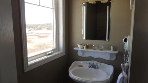 Hermanville Hotel | Johnson Shore Inn