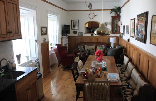 Kinvara Apartment | Johnston House: Historic Village Retreat
