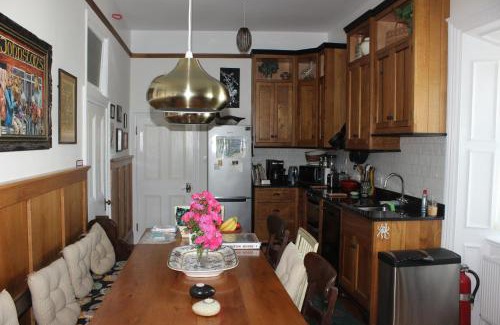 Kinvara Apartment | Johnston House: Historic Village Retreat
