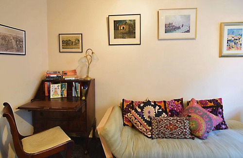 Old Town Apartment | JOIVY Bohemian Writers Retreat in Heart of The Old Town