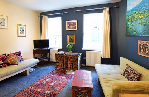 Old Town Apartment | JOIVY Bohemian Writers Retreat in Heart of The Old Town