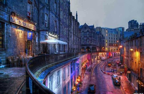 Old Town Apartment | JOIVY Bohemian Writers Retreat in Heart of The Old Town