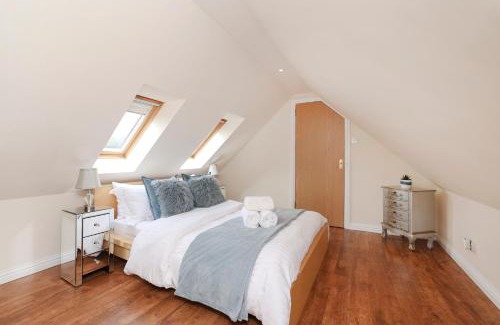 Kelty Apartment | JOIVY Greenknowes Lodge with Hot Tub and Wood Burning Stove
