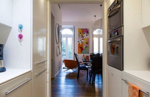 Martires Apartment | JOIVY Sleek apt w/parking near Santa Justa Lift