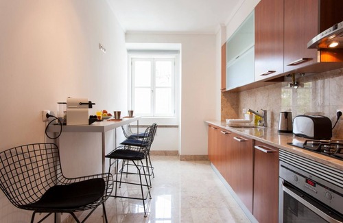 Santa Maria Maior Apartment | JOIVY Stylish 2BR Apt w/balcony at the heart of Baixa