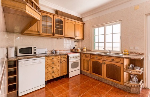 Charneca de Caparica e Sobreda House | JOIVy Superb house w/garden & patio