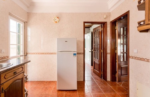 Charneca de Caparica e Sobreda House | JOIVy Superb house w/garden & patio