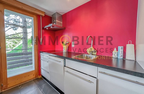 St. Luc Apartment | Joli appartement de 4 pièces entièrement rénové, dans un immeuble à l'entrée du village, à proximité
