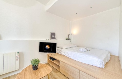 Quartier des Eaux-Claires Apartment | Joli appartement - wifi - Vallier Catane