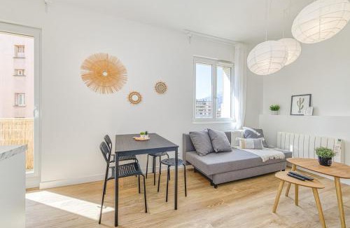 Quartier des Eaux-Claires Apartment | Joli appartement - wifi - Vallier Catane