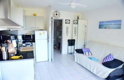 Cavalaire-sur-Mer Apartment | Joli studio cabine Vue Mer dans une Résidence avec Piscine