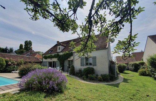 Dammartin-sur-Tigeaux House | Jolie Maison Haut de Gamme Avec Piscine Chauffée et Belle vue sur Nature