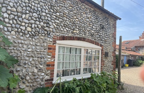 Holt Cottage | Jollyboat Cottage,Blakeney,fab Bolthole for a couple,Close to Quay,Pubs & shops