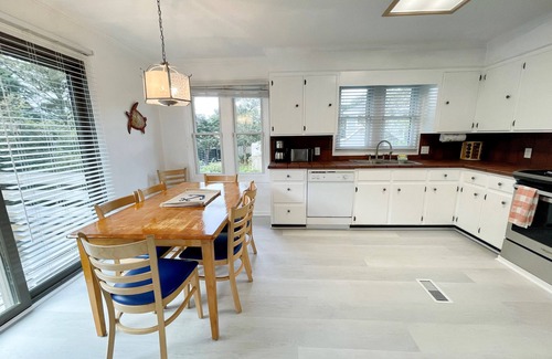 Ocracoke House | Jonathan Livingston Seagull: Dog friendly single story home.