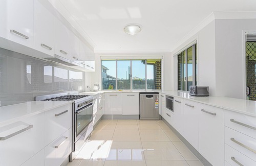 Cranebrook House | Jordan Springs 5 bedrooms home near shopping