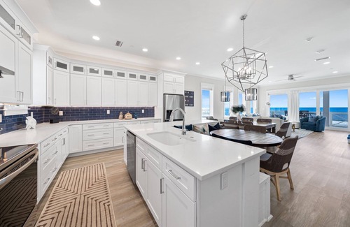 Crescent Beach House | "Joy by the Sea" | Private heatable pool | Beach Front | Family Activities nearby