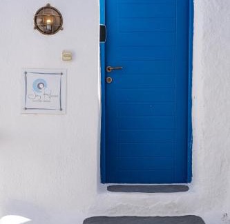 Akrotiri House | Joy House