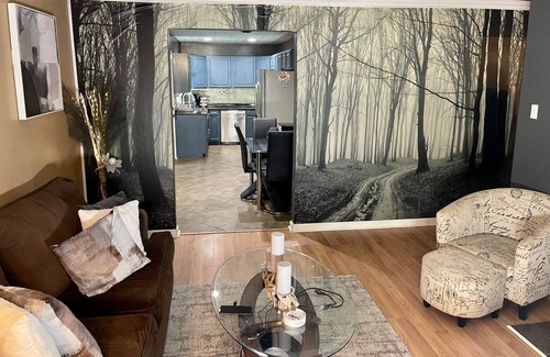 Shreveport House | Joyful 3 bedroom with fireplace. Centralized location