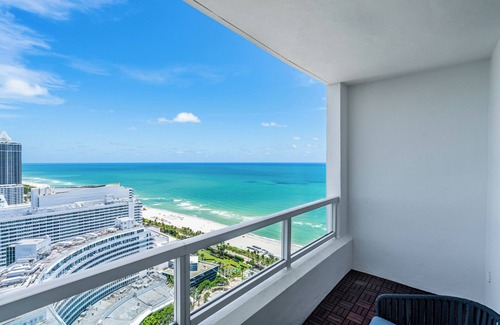 Mid Beach Apartment | Jr Suite Presidential Design Ocean Fontainebleau