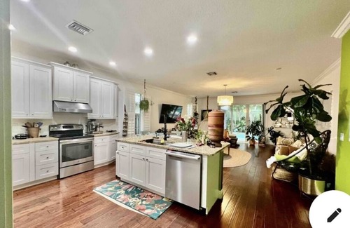 Riverwalk House | JUBA’S NEST NEAR BEACH COASTAL HOME