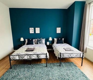 Mapesbury House | Jubilee Rooms 15 Minutes Central London