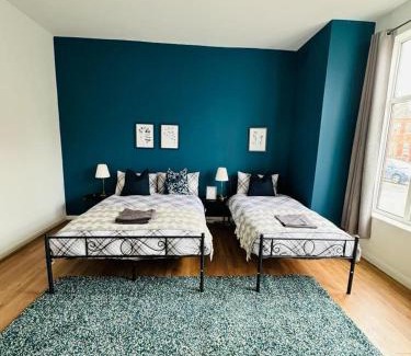 Mapesbury House | Jubilee Rooms 15 Minutes Central London