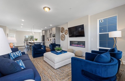 Wake Forest Condo | Julianne - Luxury 4 BR Rooftop Deck + Garage