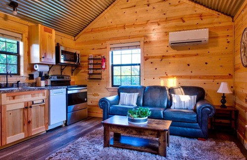 Austin House | Julie's Cabins Luxury Retreat 3