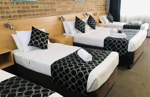 Tenterfield Hotel | Jumbuck Motor Inn