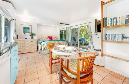 Haiku Cottage | ★Jump Start the road to Hana at Haleakala Cottage-PRIVATE HOT TUB +ACESS TO POOL