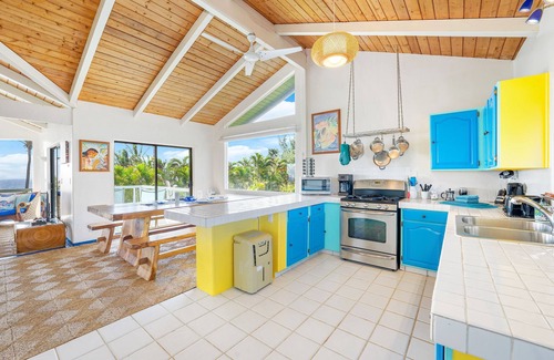 Haiku House | ★Jump Start The Road to Hana at Ocean Lookout! Private Hot Tub+Pool Access + AC