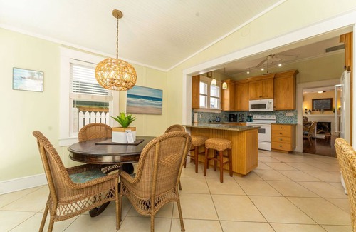 The Meadows House | JUNE-SEPT. WEEKLY DISCOUNT! - BOTTOMS UP BUNGALOW 2 Bed/2 Bath PRIVATE POOL